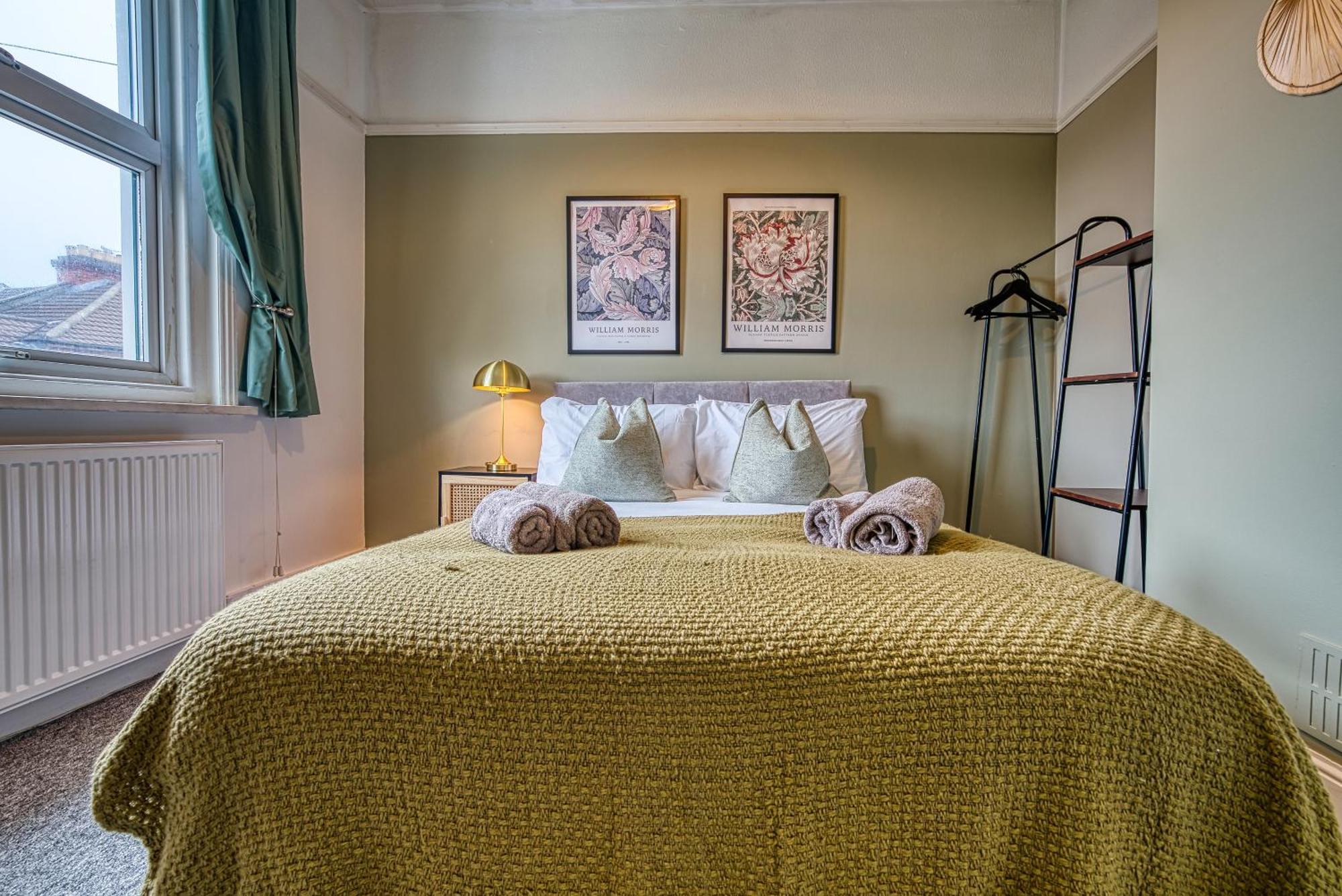 4-br Manor, Stunning, Modern And Spacious- Pet Friendly! Sleeps 9, - By Blue Puffin * Portsmouth