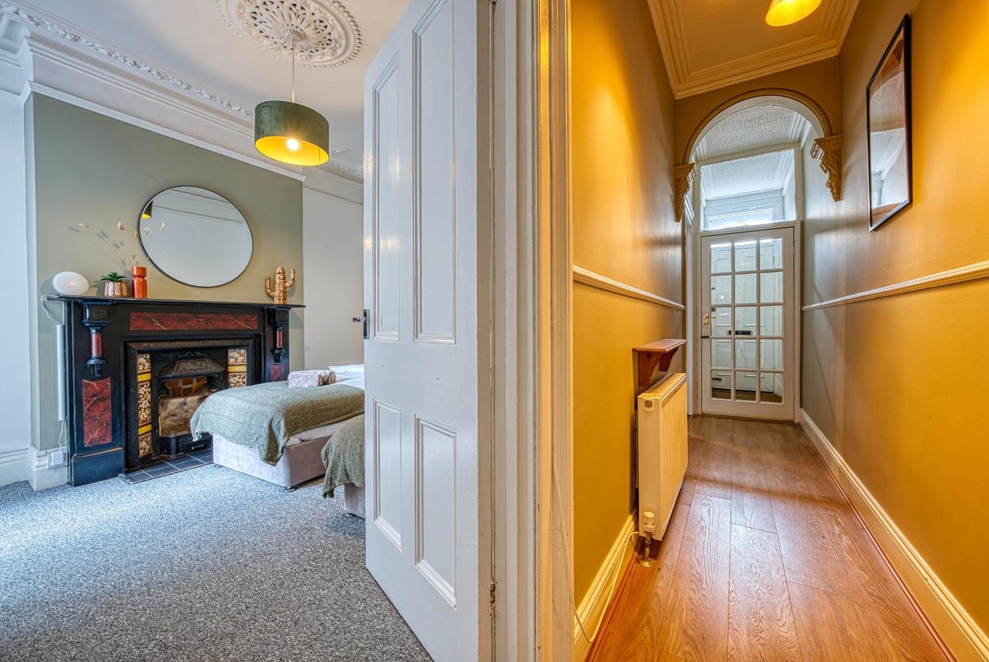 Hébergement de vacances 4-br Manor, Stunning, Modern And Spacious- Pet Friendly! Sleeps 9, - By Blue Puffin *