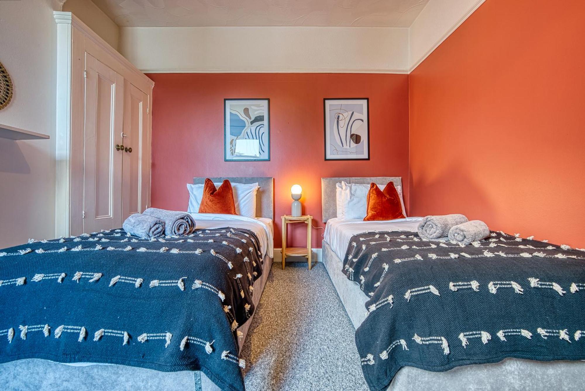 4-br Manor, Stunning, Modern And Spacious- Pet Friendly! Sleeps 9, - By Blue Puffin Hébergement de vacances *
