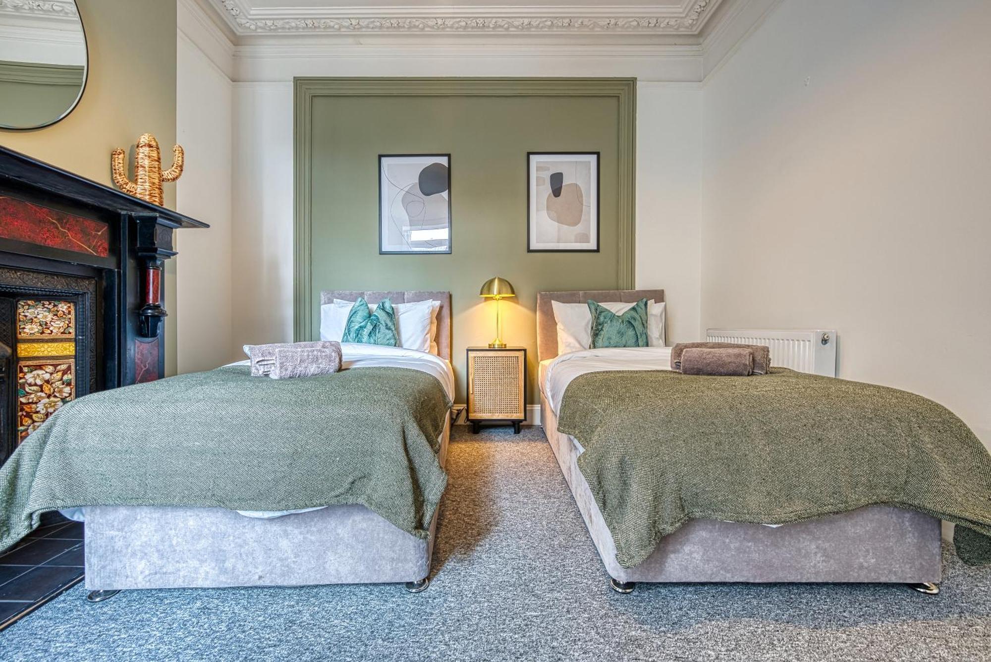4-br Manor, Stunning, Modern And Spacious- Pet Friendly! Sleeps 9, - By Blue Puffin Hébergement de vacances *
