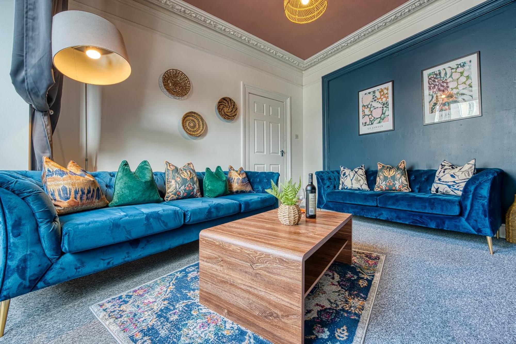 Hébergement de vacances 4-br Manor, Stunning, Modern And Spacious- Pet Friendly! Sleeps 9, - By Blue Puffin