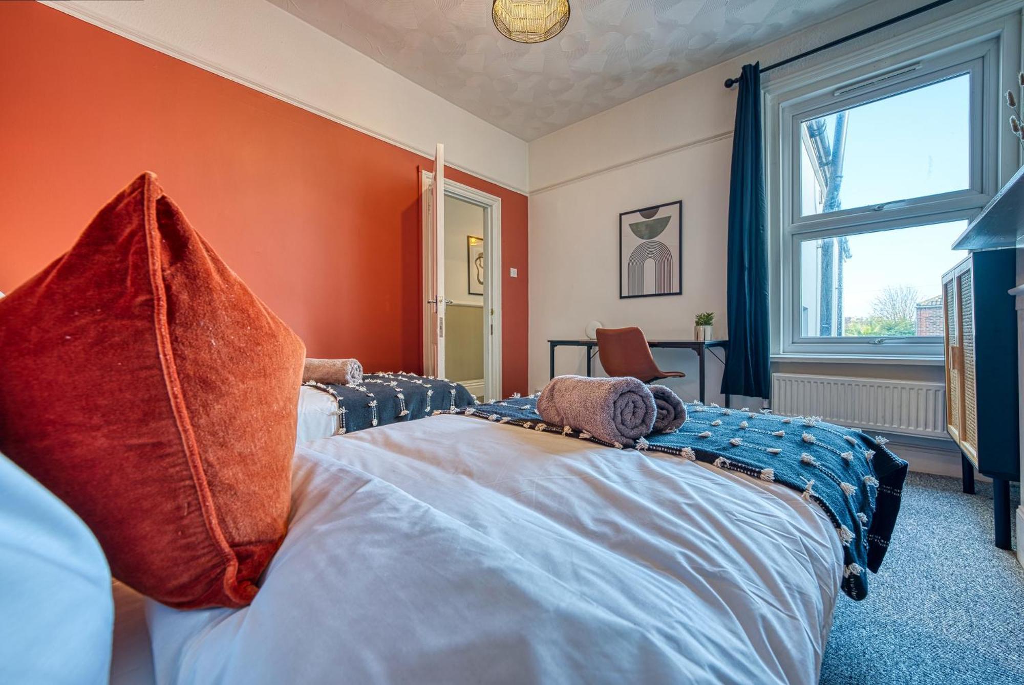 Hébergement de vacances 4-br Manor, Stunning, Modern And Spacious- Pet Friendly! Sleeps 9, - By Blue Puffin *
