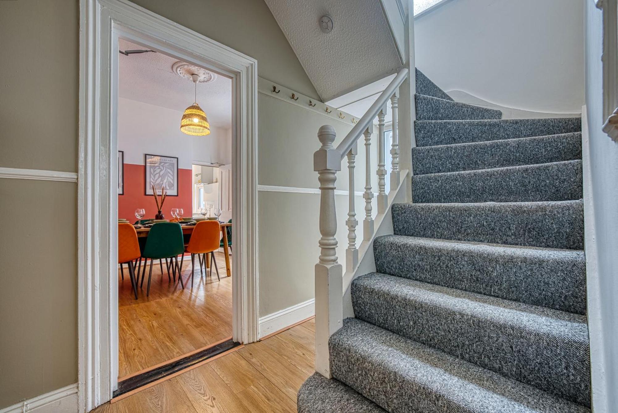 Hébergement de vacances 4-br Manor, Stunning, Modern And Spacious- Pet Friendly! Sleeps 9, - By Blue Puffin