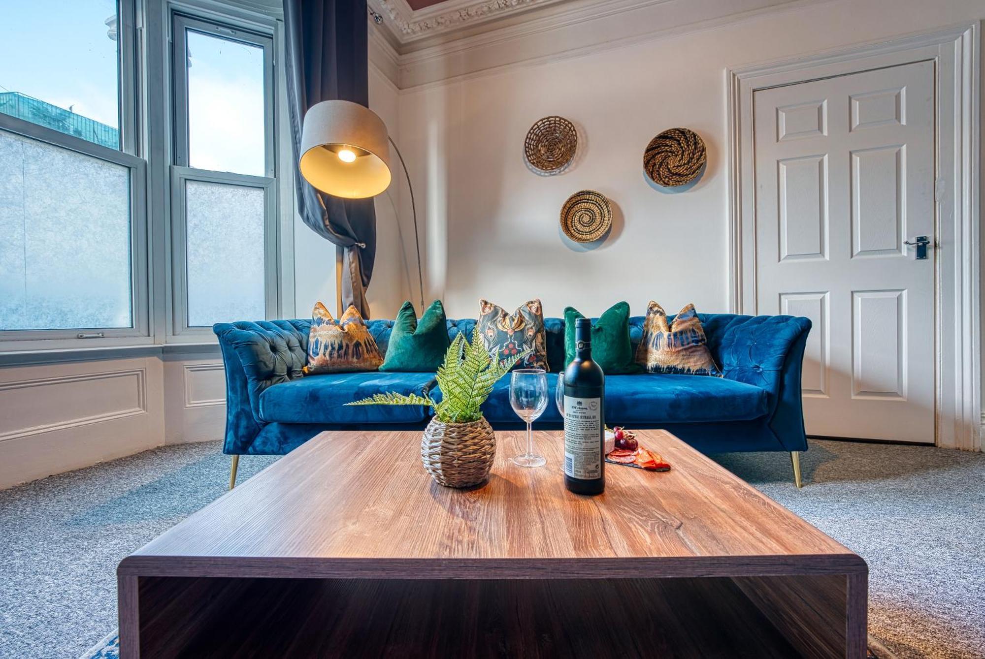 4-br Manor, Stunning, Modern And Spacious- Pet Friendly! Sleeps 9, - By Blue Puffin Hébergement de vacances *