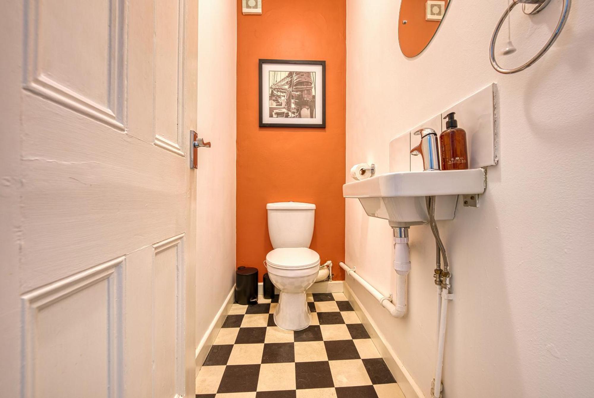 4-br Manor, Stunning, Modern And Spacious- Pet Friendly! Sleeps 9, - By Blue Puffin *
