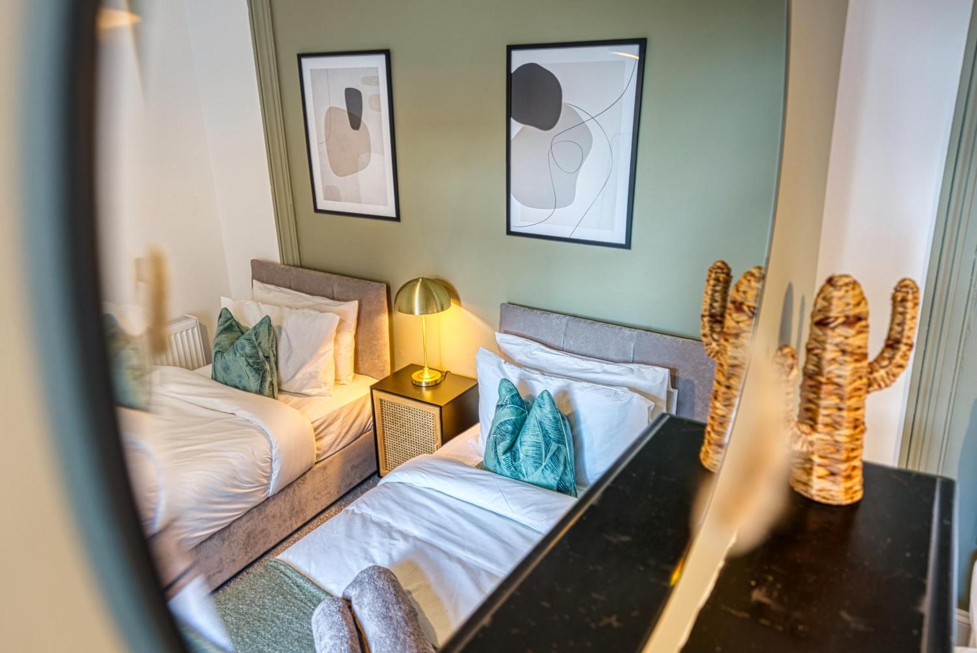 4-br Manor, Stunning, Modern And Spacious- Pet Friendly! Sleeps 9, - By Blue Puffin Hébergement de vacances Portsmouth