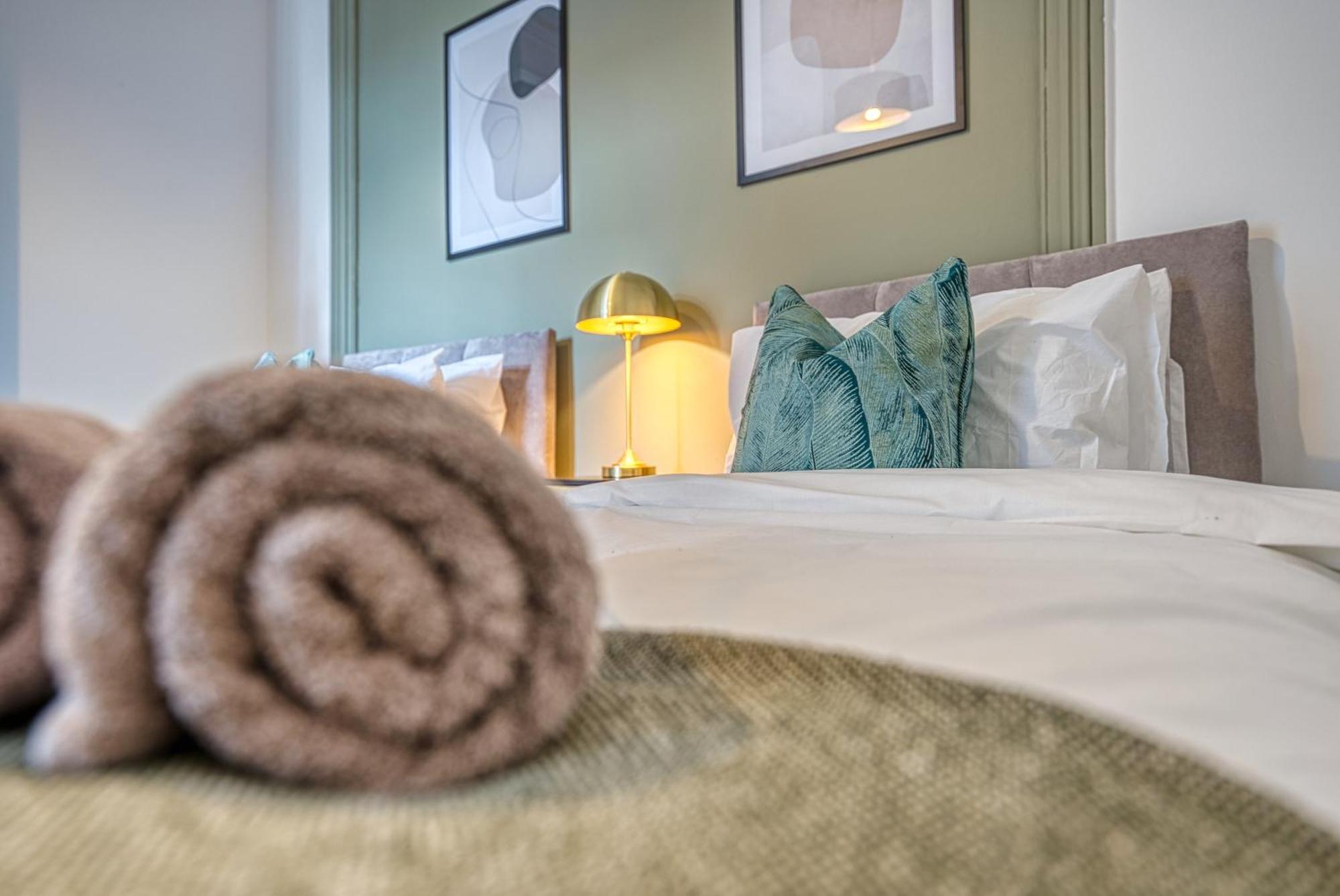 4-br Manor, Stunning, Modern And Spacious- Pet Friendly! Sleeps 9, - By Blue Puffin Hébergement de vacances Portsmouth
