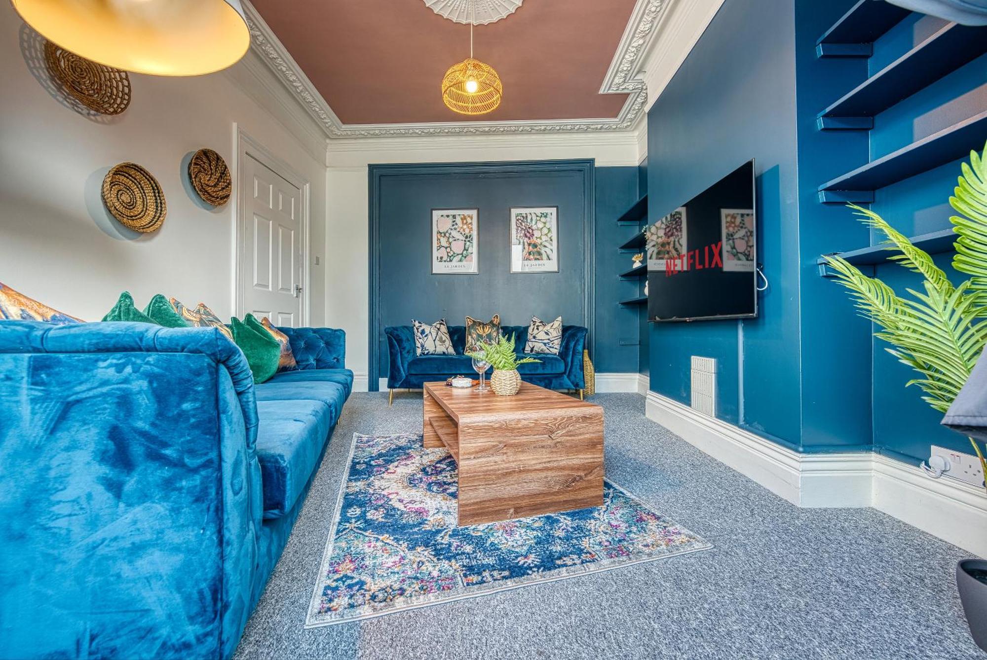 4-br Manor, Stunning, Modern And Spacious- Pet Friendly! Sleeps 9, - By Blue Puffin Hébergement de vacances