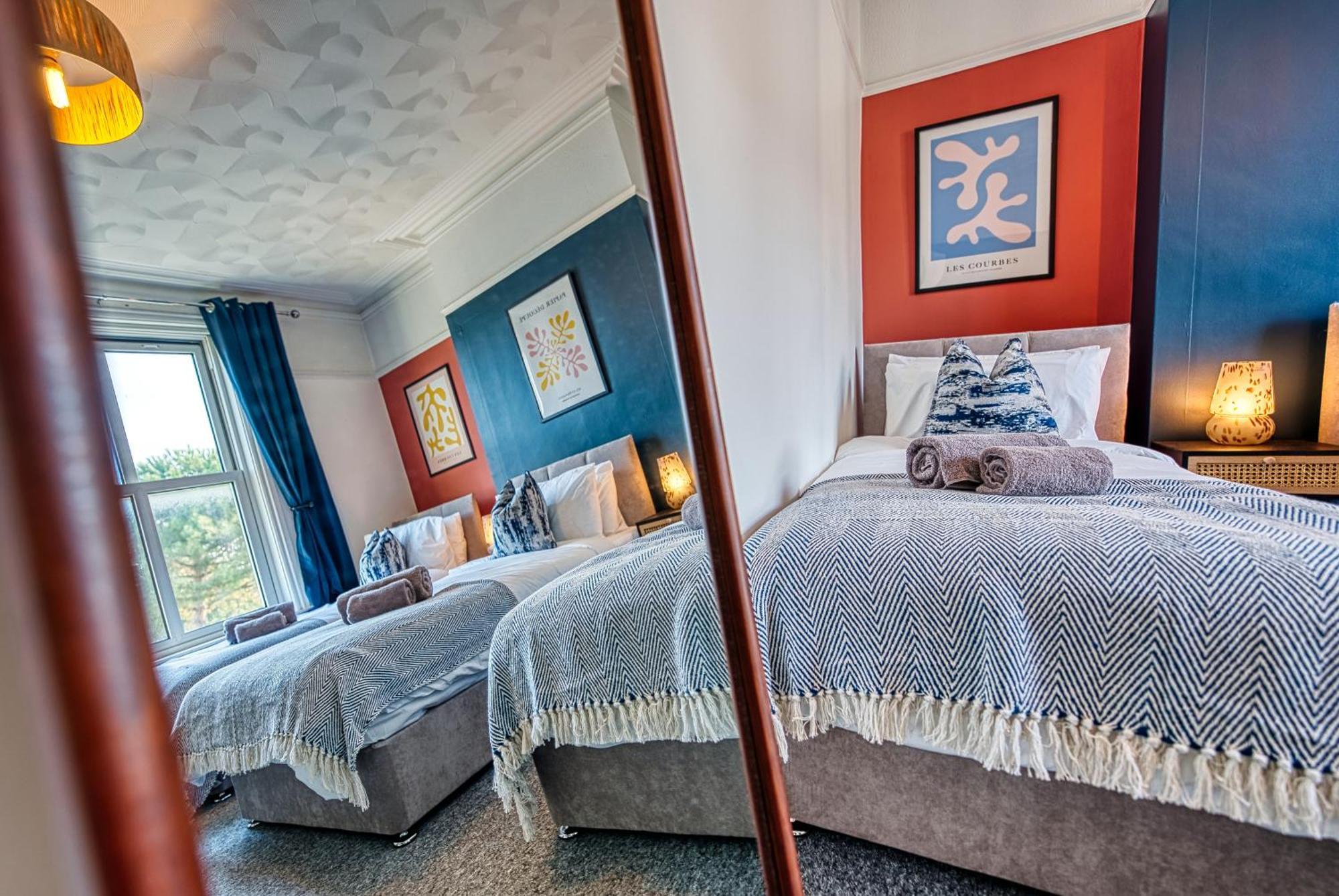 4-br Manor, Stunning, Modern And Spacious- Pet Friendly! Sleeps 9, - By Blue Puffin