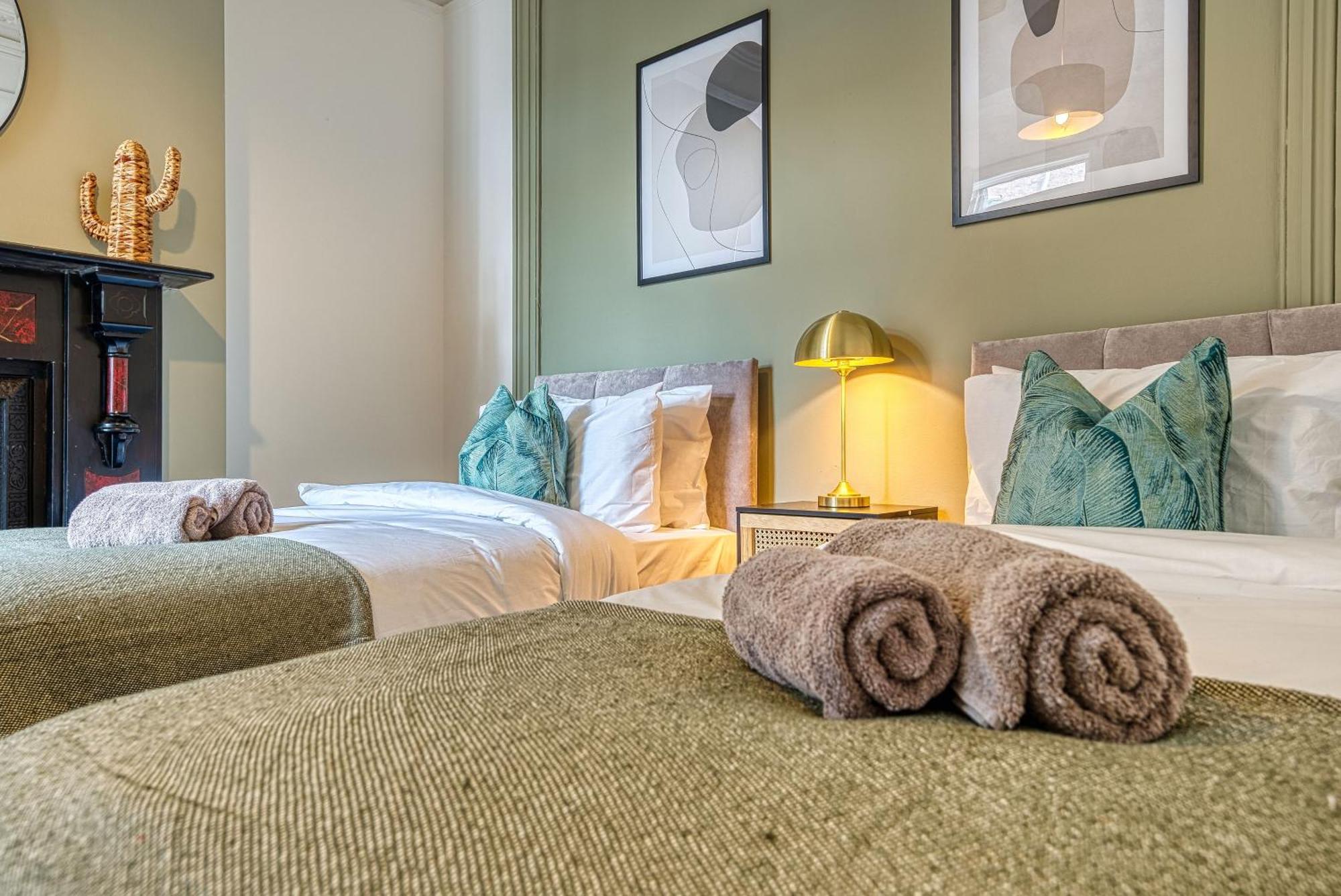 4-br Manor, Stunning, Modern And Spacious- Pet Friendly! Sleeps 9, - By Blue Puffin Hébergement de vacances *
