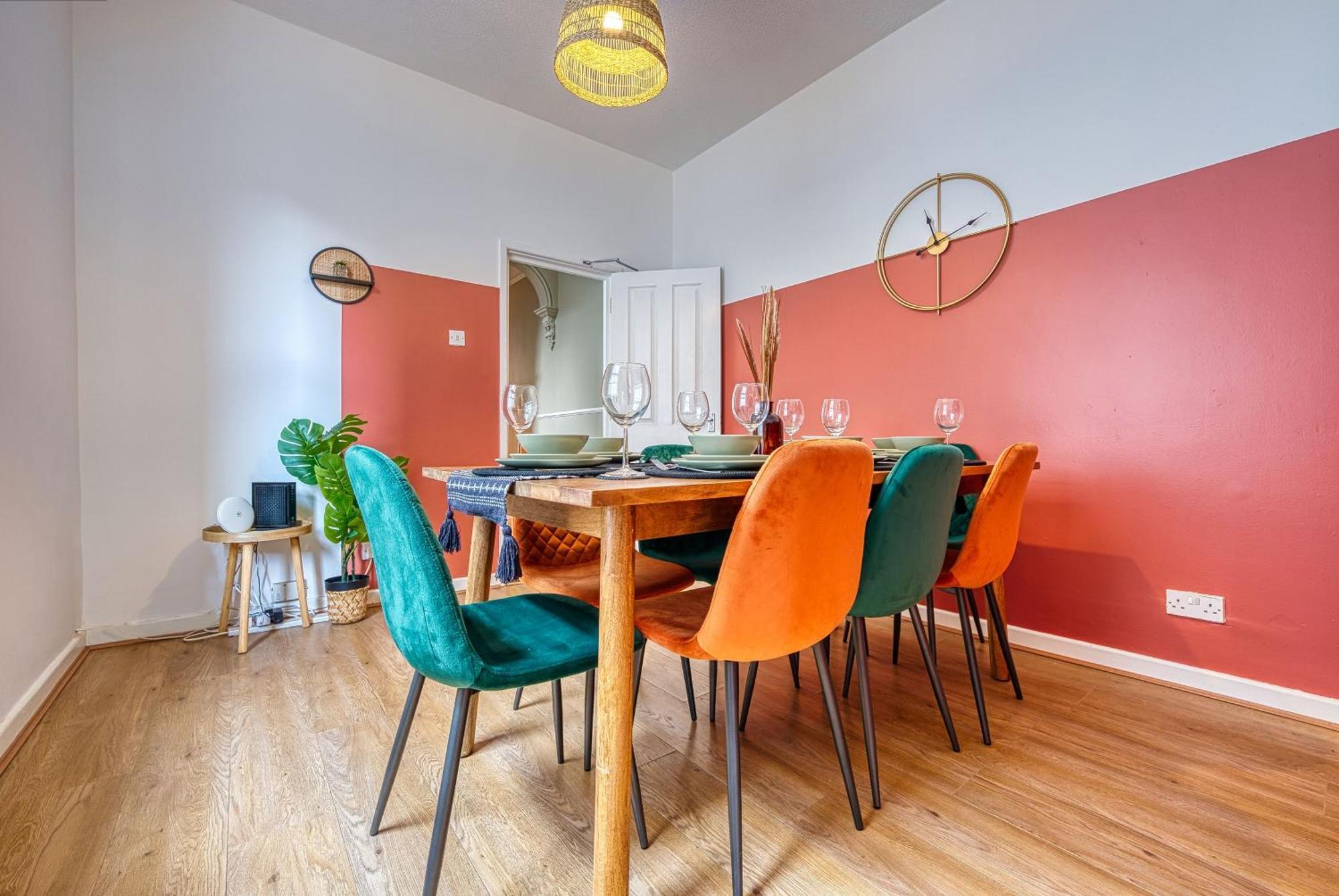 4-br Manor, Stunning, Modern And Spacious- Pet Friendly! Sleeps 9, - By Blue Puffin *
