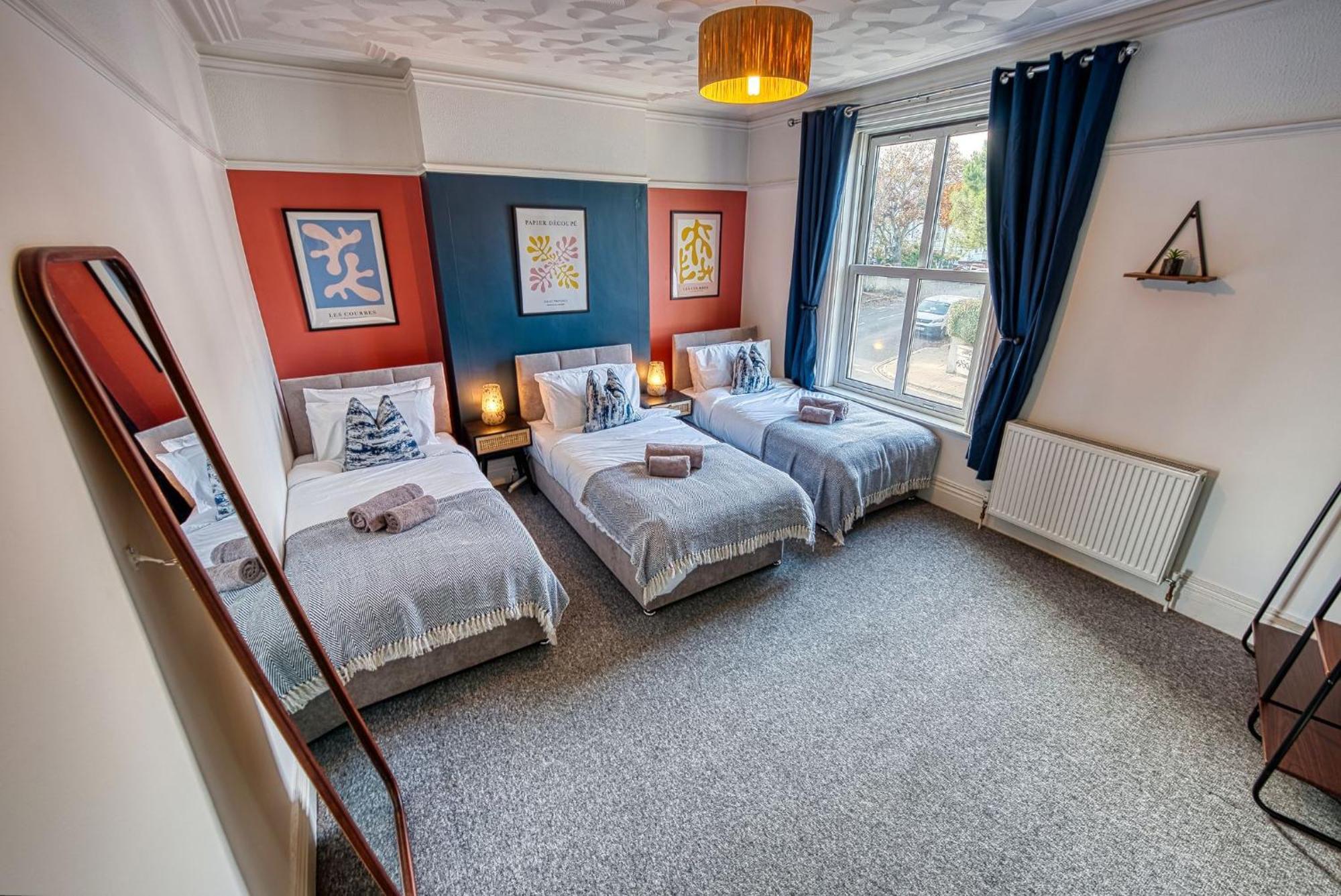 4-br Manor, Stunning, Modern And Spacious- Pet Friendly! Sleeps 9, - By Blue Puffin *
